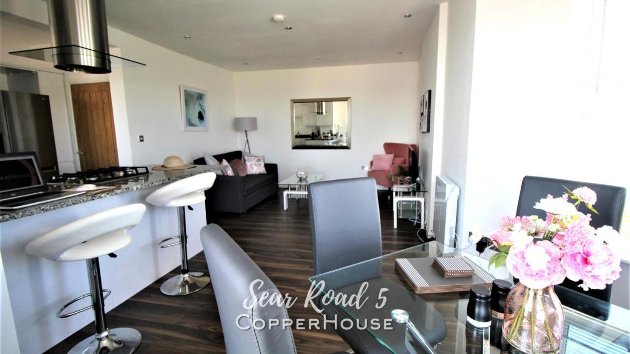 Beautiful Apartments On The Sea Front - Sea Road 5 フェリックストウ エクステリア 写真