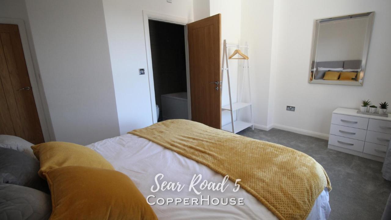 Beautiful Apartments On The Sea Front - Sea Road 5 フェリックストウ エクステリア 写真