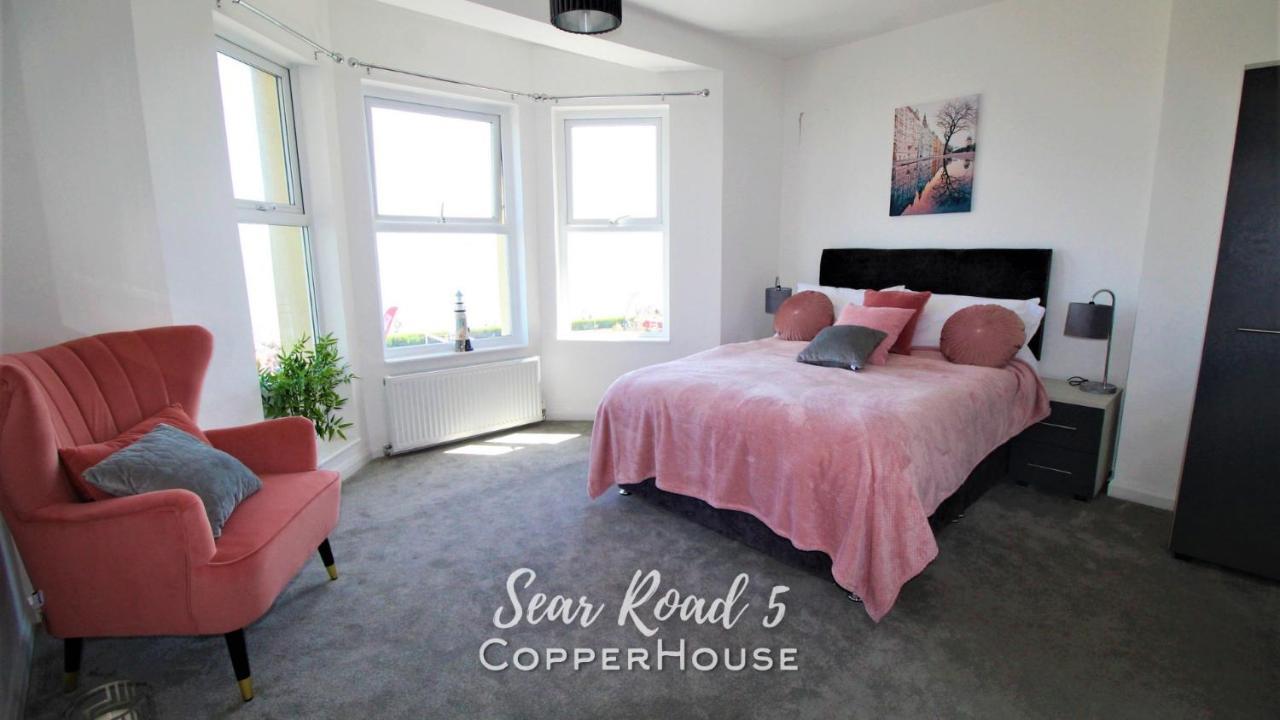 Beautiful Apartments On The Sea Front - Sea Road 5 フェリックストウ エクステリア 写真