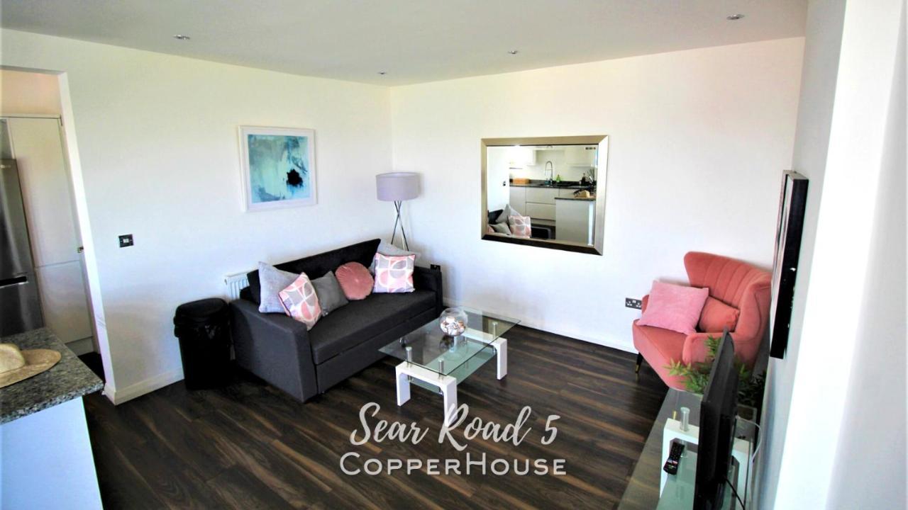 Beautiful Apartments On The Sea Front - Sea Road 5 フェリックストウ エクステリア 写真