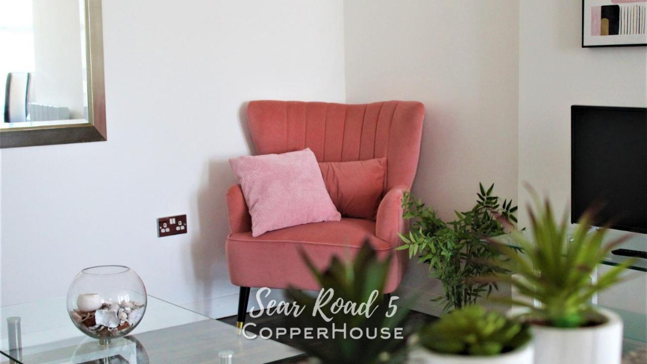 Beautiful Apartments On The Sea Front - Sea Road 5 フェリックストウ エクステリア 写真